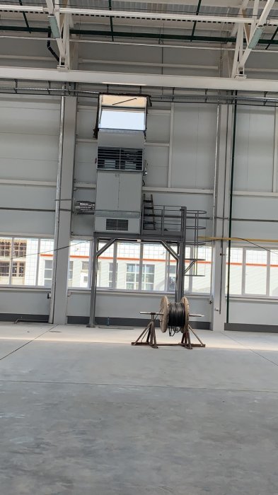 Примеры установки воздухонагревателей в производственных помещениях Примеры установки воздухонагревателей в производственных помещениях